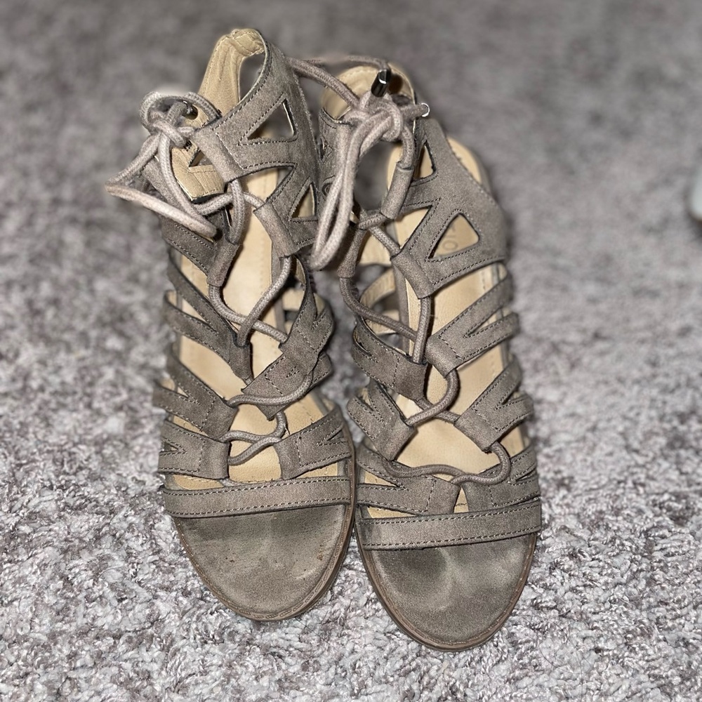 Kenneth Cole lace up heels